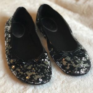 Like New Sequin & Patent leather bow ballet flats